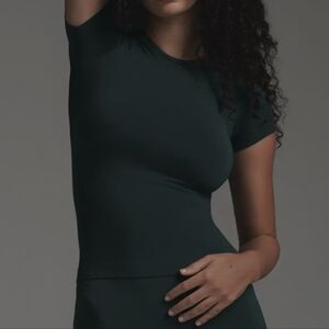 SKIMS Soft Smoothing Seamless Crew Neck T-shirt Cypress Size XS